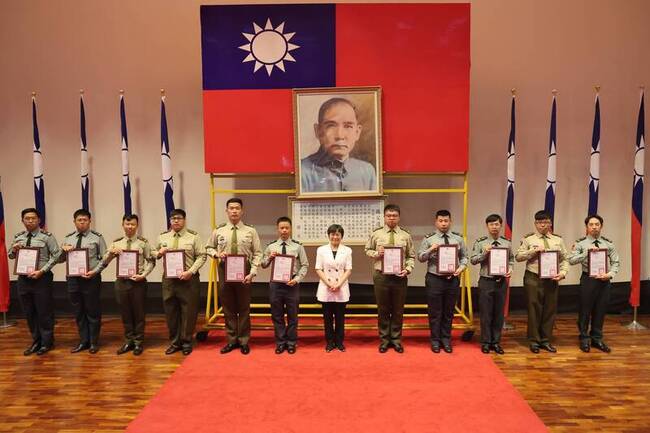 警校生成功嶺結訓　劉世芳盼貢獻提升全社會防衛量能 | 華視新聞