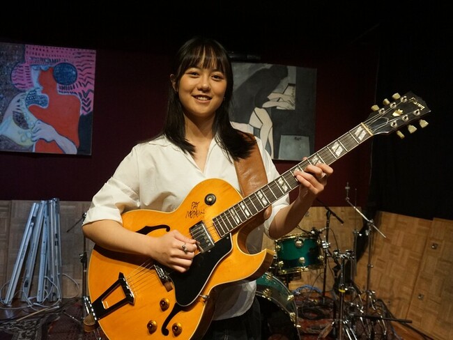 陳芃瑄吉他菜鳥變身爵士樂新秀  誤打誤撞結識大師 | 華視新聞