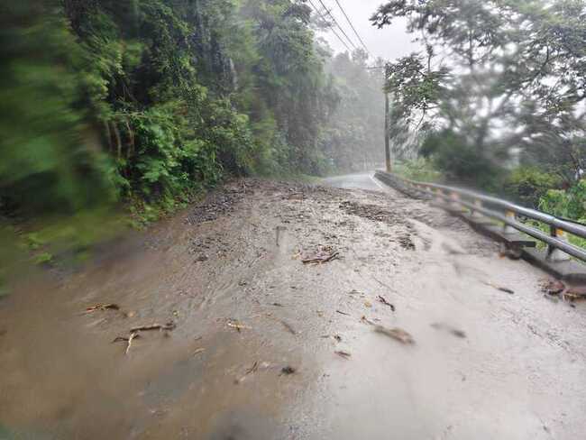 南橫台東下馬路段大雨邊坡坍方  預計中午12時搶通 | 華視新聞