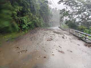 南橫台東下馬路段大雨邊坡坍方  預計中午12時搶通