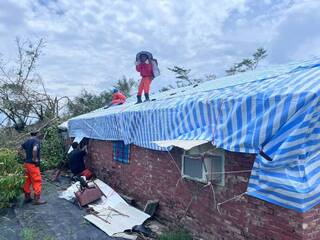 民間企業捐帆布  太保70受災戶完成臨時性遮蔽