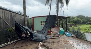 颱風外圍環流台東達仁鄉瞬間強風　居民趴地護頭