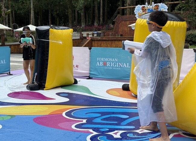 九族文化村水立方消暑　杉林溪園區賞螢導覽 | 華視新聞