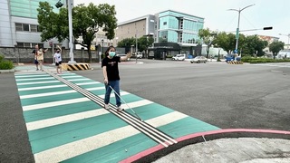 台中設導盲行穿線、有聲號誌 讓視障者安心過馬路