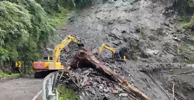 南橫多處坍方落石 摩天和栗園路段估下午5時搶通 | 華視新聞