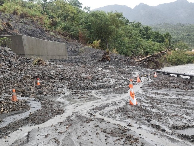花蓮連日下雨　富里多條道路中斷、玉里農田淹水 | 華視新聞