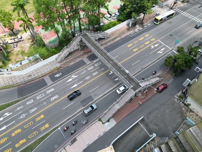 高市中華一路天橋將拆除　縮時攝影記錄見證 | 華視新聞