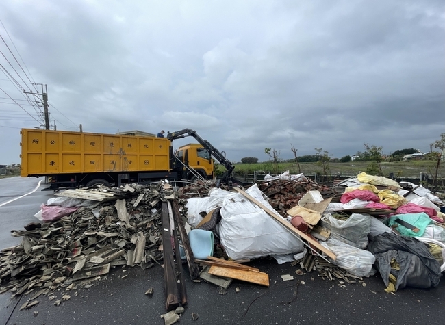 丹娜絲重創台南 彰化環保局助清出5百公噸廢棄物 | 華視新聞
