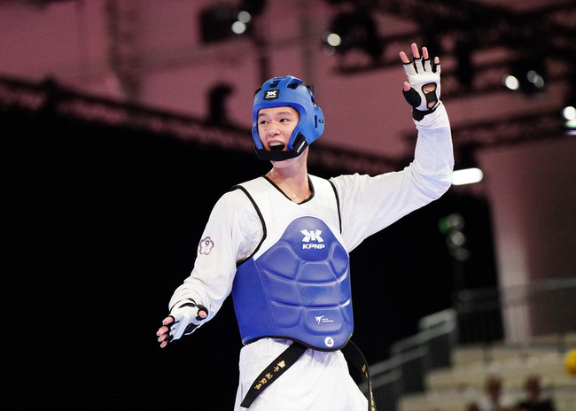 洪俊義生涯首戰世大運　跆拳道男子80公斤級奪銀 | 華視新聞