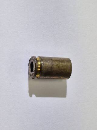 高雄市殯撿到14顆無底火道具槍彈殼  鎖定男子追緝