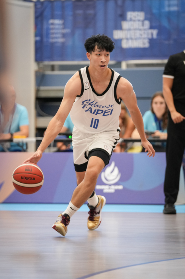 宋昕澔22分帶頭反撲  世大運男籃台灣逆轉勝智利 | 華視新聞