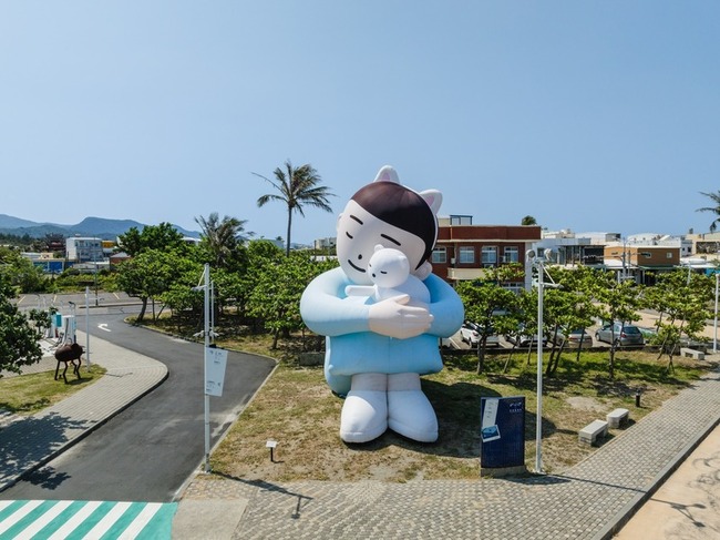 屏東連日風雨  看海美術館又有2充氣怪獸提前離職 | 華視新聞