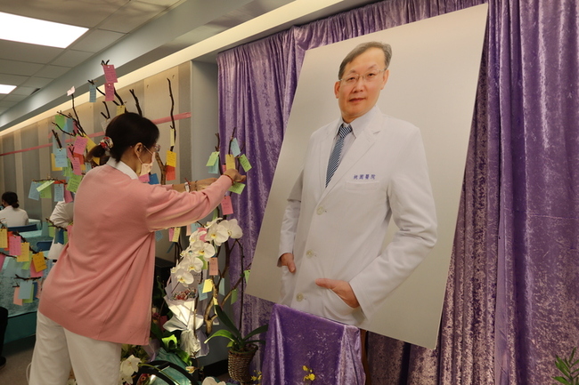 乳癌醫周佳正遭公車撞死　院方追思會病患到場致意 | 華視新聞