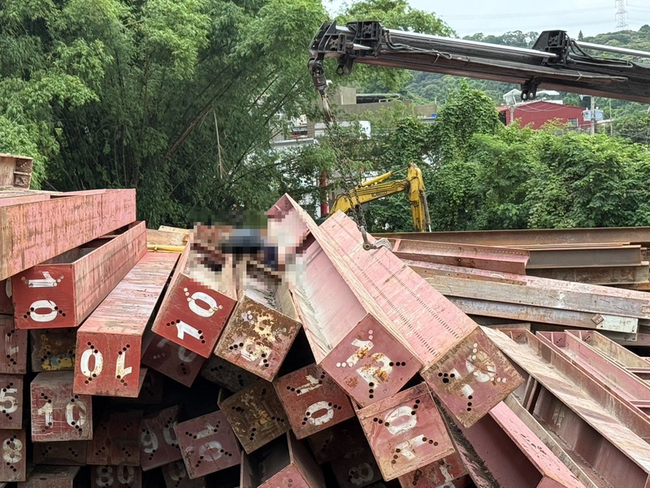 彰化芬園工地鋼梁滑落　工人遭壓傷重身亡 | 華視新聞