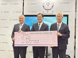 法務部攜手兩大基金會　幫助更馨生家庭災後重建