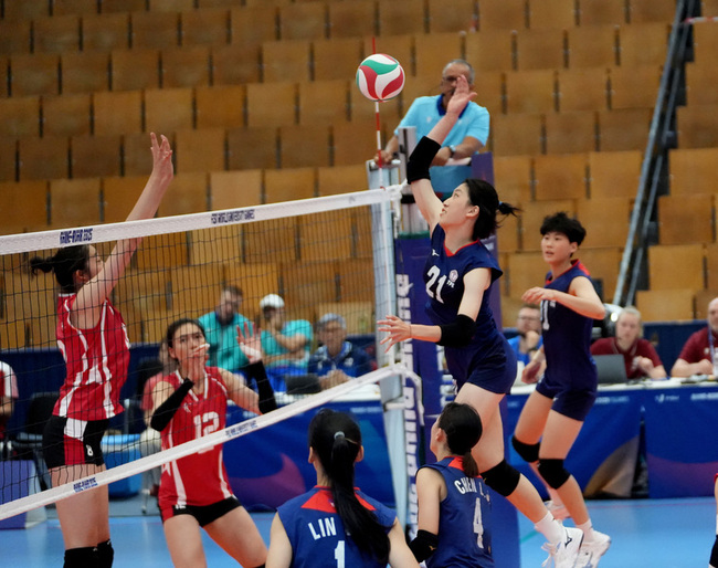 張稦豈狂轟29分  世大運台灣女排大逆轉勝中國 | 華視新聞