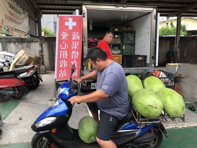 高雄「蔬果惜食專區」　批發市場NG蔬果做公益 | 華視新聞