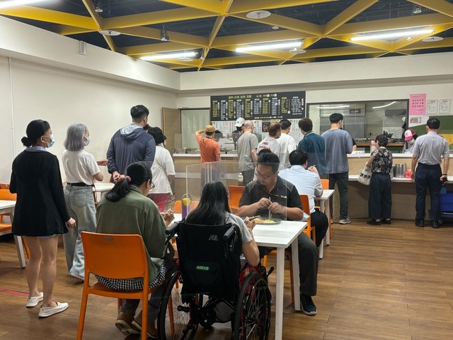 北市298處禁免費一次性餐具上路　115年起開罰 | 華視新聞