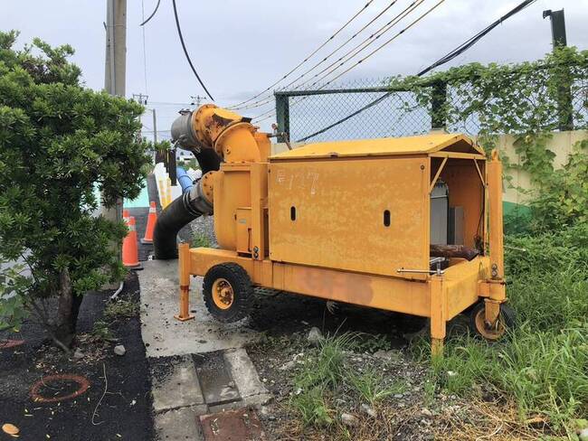 東港逢大潮道路積水 屏縣府加派抽水機因應 | 華視新聞