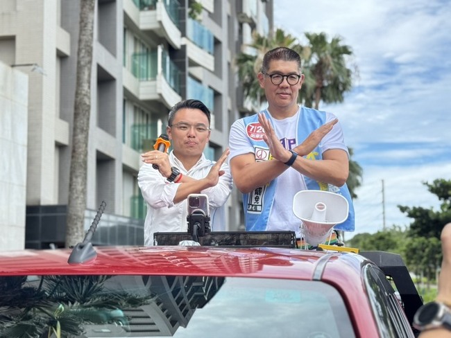 連勝文淡水挺洪孟楷　蘇巧慧合體罷團車掃催票 | 華視新聞