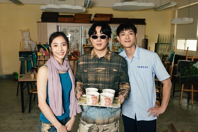 連晨翔將升格當爸　蕭煌奇贈奶瓶界愛馬仕當賀禮 | 華視新聞