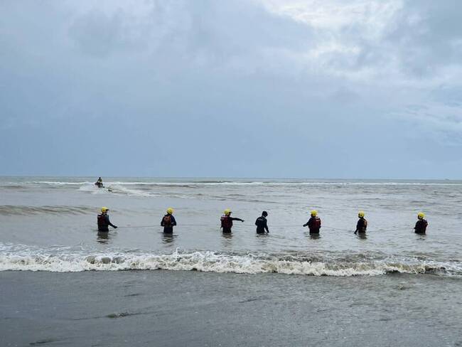 新竹男子偕妻小遊屏東  疑涉溪撿石頭失蹤 | 華視新聞