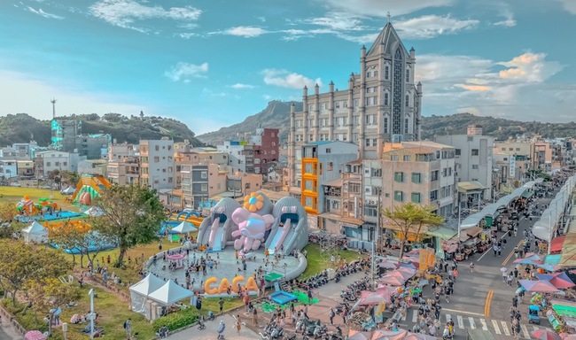 高雄氣墊水樂園7/26登場  4座全新跳床滑水道涼一夏 | 華視新聞