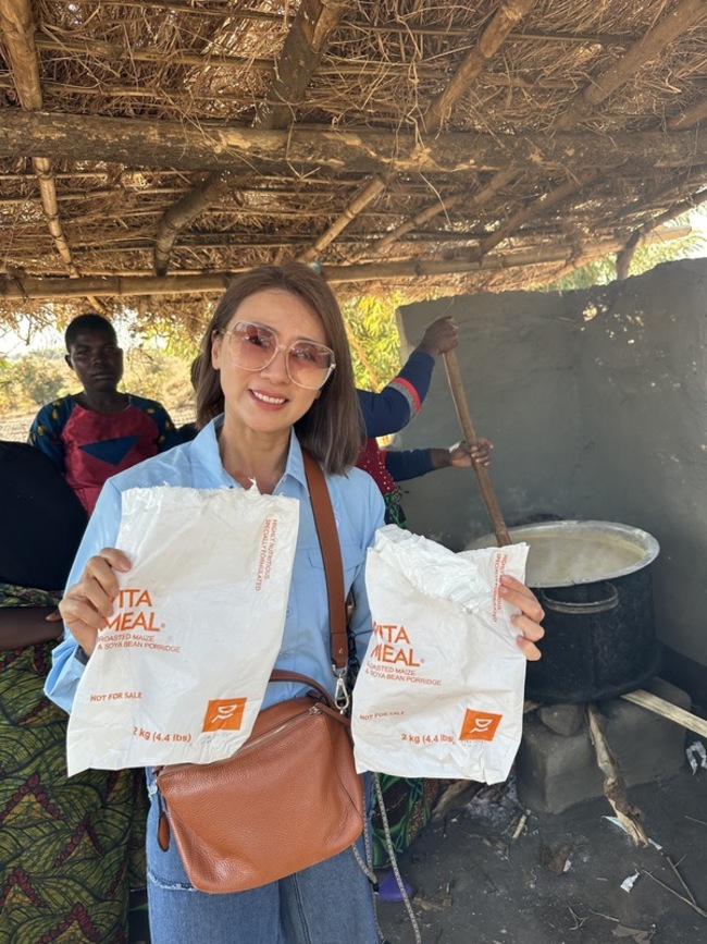 連靜雯飛越半個地球　親赴非洲馬拉威做公益 | 華視新聞
