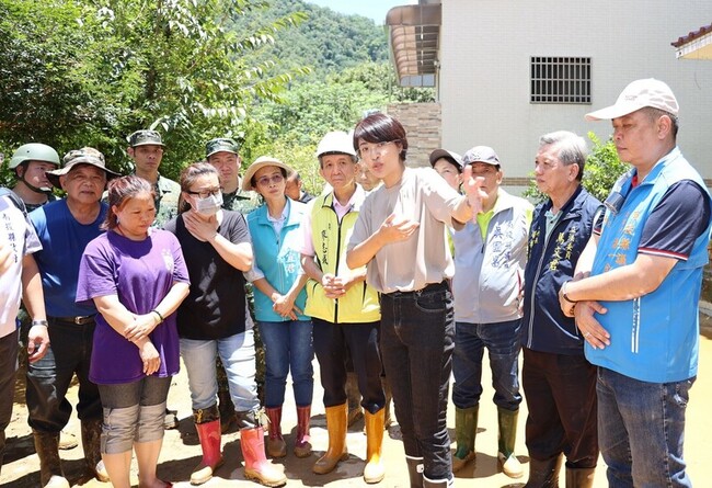 埔里土石流灌民宅　許淑華指示增人力機具助恢復 | 華視新聞