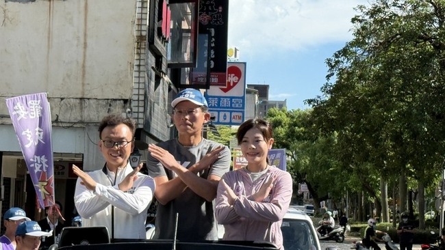 黃國昌陪高虹安掃街反罷　綠營籲青年返鄉投同意 | 華視新聞