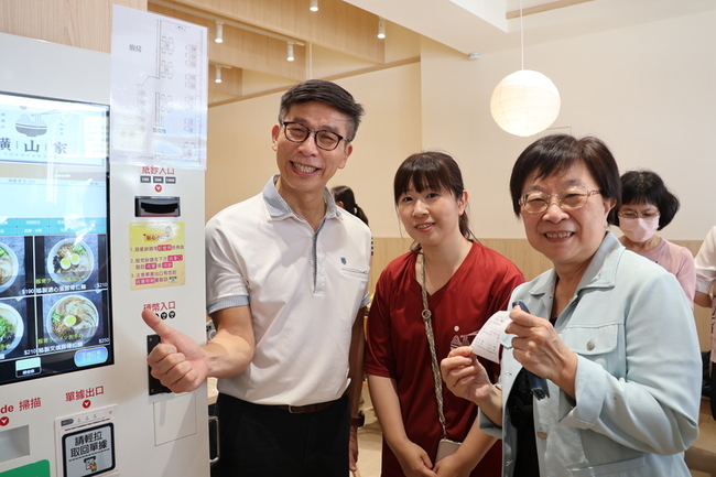 鍾佳濱建議營業稅優惠　鼓勵裝設自助點餐收銀 | 華視新聞