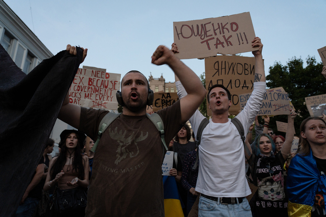 澤倫斯基讓步修反貪法案　抗議未歇基輔逾千人上街 | 華視新聞