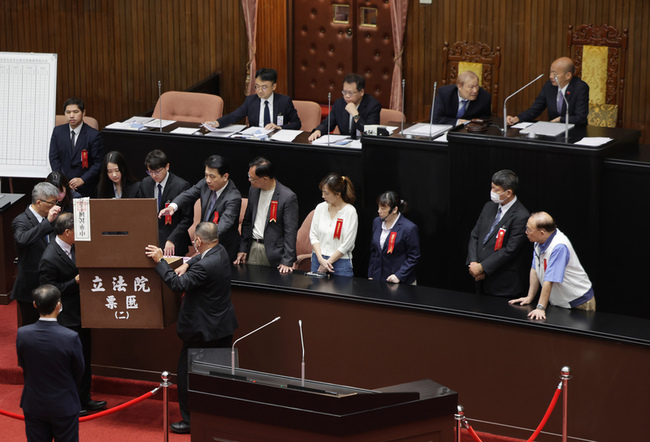 大法官人選全遭封殺　政院：政治操作踐踏憲政精神 | 華視新聞