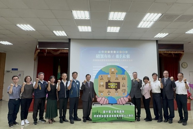 台中國土保育團隊3年追回8億  破千噸廢棄物走私 | 華視新聞