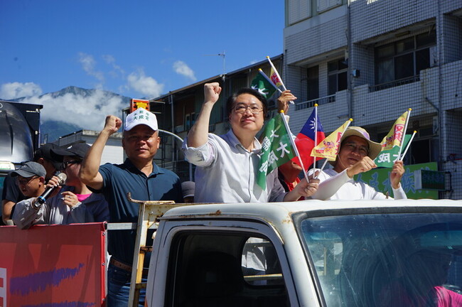林右昌稱陽光將照進花蓮　藍營邀民眾檢舉買票 | 華視新聞