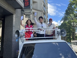 台中民進黨公職街頭宣傳罷免　盧秀燕車掃反罷免