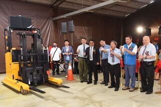 智慧物流新動能  AI無人堆高機測試場苗栗開幕