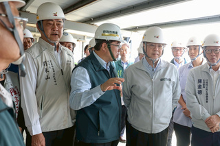 卓榮泰視察台南風災後復原　盼最短時間修復民宅
