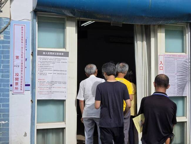 立委罷免投票開始  花蓮各投票所陸續現人潮 | 華視新聞