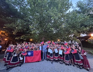 希望合唱團斯洛伐克奪4項金獎  賽後揮國旗唱國歌