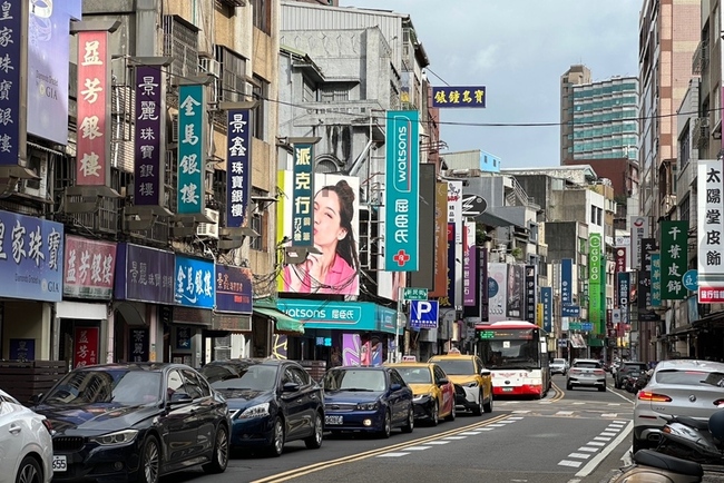 桃巿府鼓勵店家更新特色招牌　示範計畫區全額補助 | 華視新聞