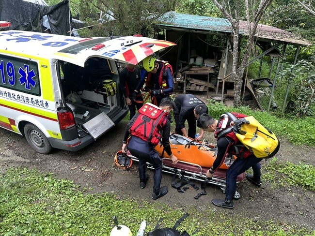 新竹縣五峰雙龍瀑布溯溪意外　1男子溺水身亡 | 華視新聞