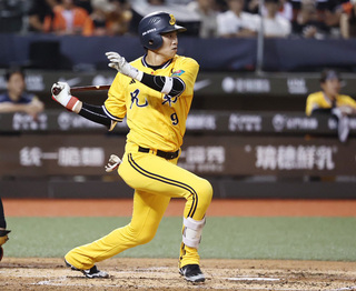 王威晨滿壘敲超前安打　助兄弟3連戰橫掃獅隊