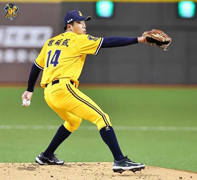 久違先發又在大巨蛋很緊張　魏碩成繳7局好投 | 華視新聞