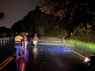 宜蘭頭城大雨　涵洞淹水北宜公路土石崩落