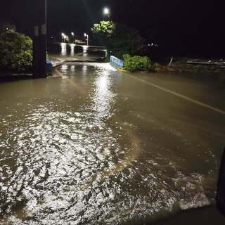 台中豪雨狂襲　大甲一度停電、大安多處積淹水