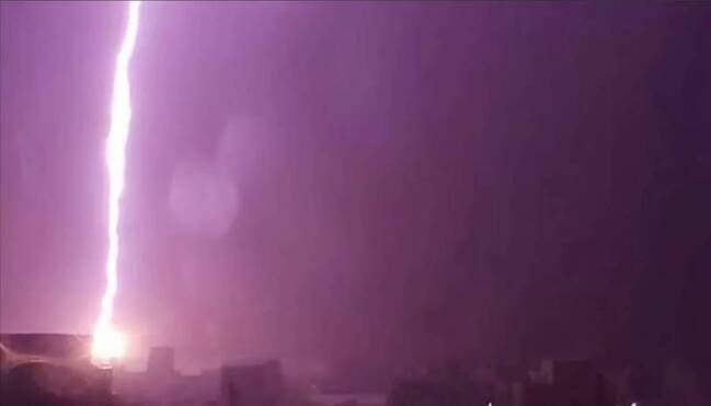 低壓帶線狀對流　澎湖深夜驚現罕見雷雨閃電 | 華視新聞