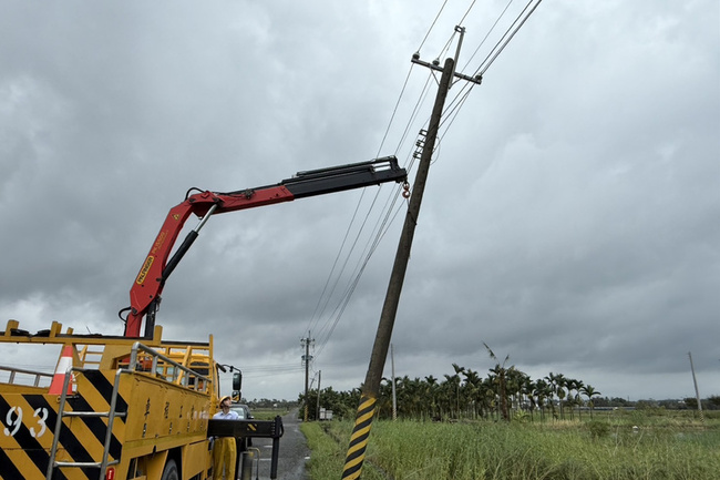 台南風災剛過遇豪雨  台電啟動特別巡視淹水區優先 | 華視新聞