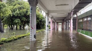 嘉義縣大豪雨  朴子國中汪洋一片、派出所淹及圍牆