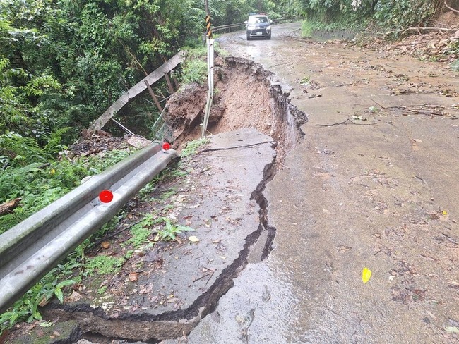 大雨釀災 苗21-1線4K處路基坍方單線通行 | 華視新聞